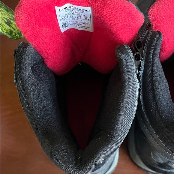 Columbia Black and Red Insulated Boots - Picture 4 of 13